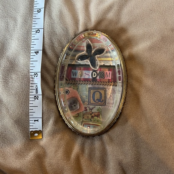 Wisdom / Q paperweight - Picture 4 of 4